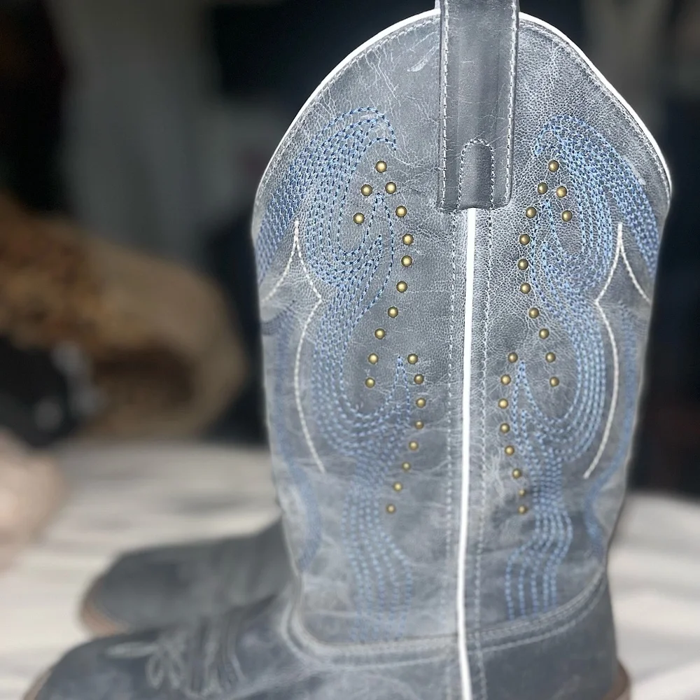 LAREDO WOMEN'S CHIC WESTERN BOOTS - BROAD SQUARE TOE BLUE WESTERN BOOTS - Picture 2 of 6